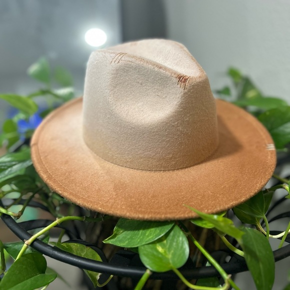 Lot of Four Fall Hats - Picture 13 of 16